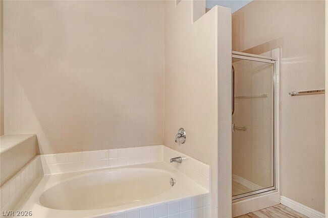 Building Photo - 5650 E Sahara Ave