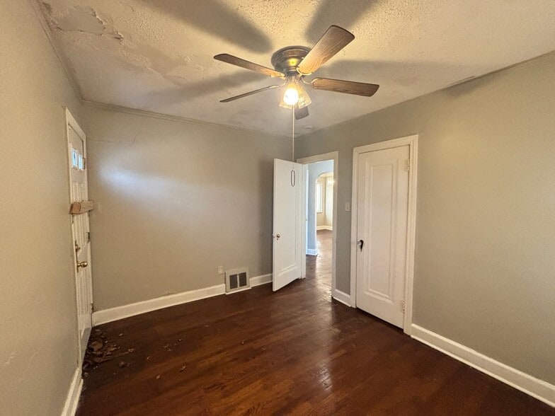 Building Photo - 15496 Gilchrist St