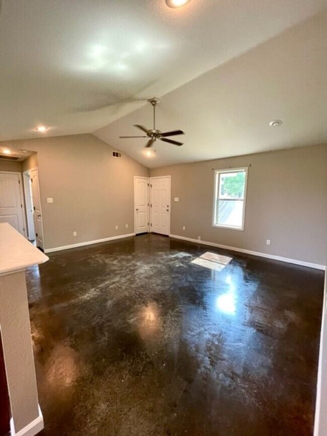 Building Photo - 3 bed / 2 bath in Pocahontas