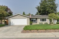 Building Photo - Near Mercy Hospital - Remodeled 4 Bdrm, 2 Bath