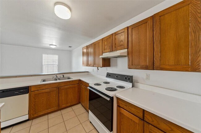 Building Photo - 5545 Brookview Ct