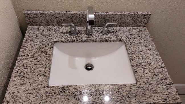 Building Photo - 1225 S Cedar Ave