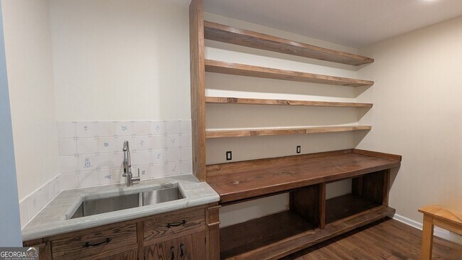 Building Photo - 1776 Old Country Pl