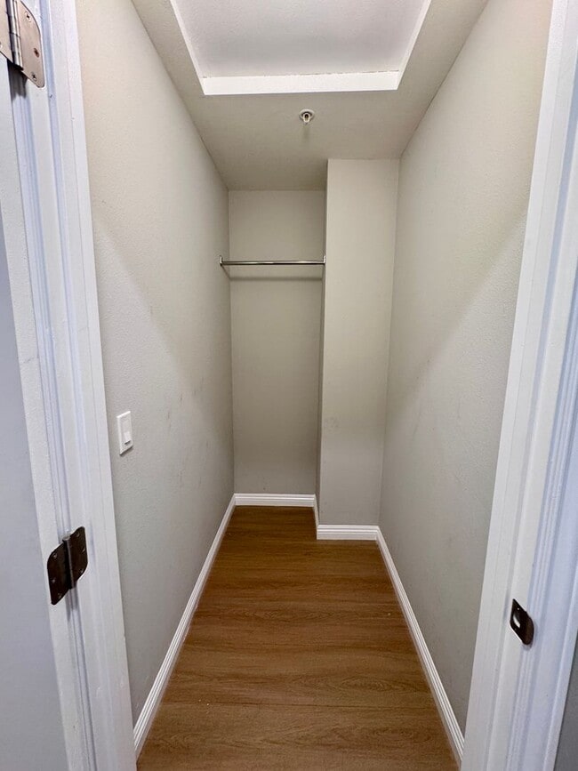 Building Photo - Beautiful remodeled 3 bedroom townhome in ...