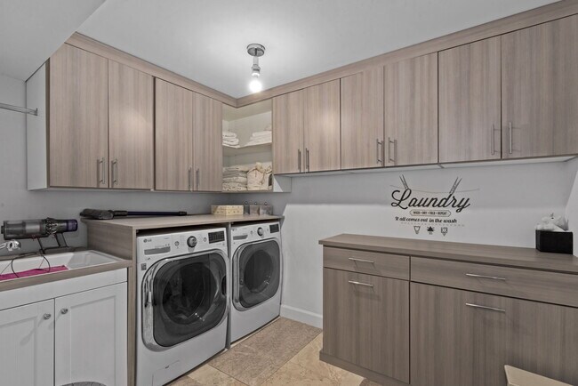 Building Photo - 641 Walther Way