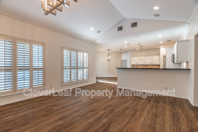 Building Photo - 2643 Inwood Briar