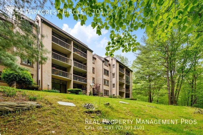Building Photo - 1659 Parkcrest Cir