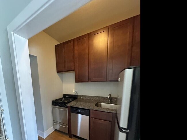 Building Photo - 0 bedroom in Chicago IL 60610