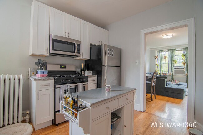 Building Photo - 6038 N Hermitage-3