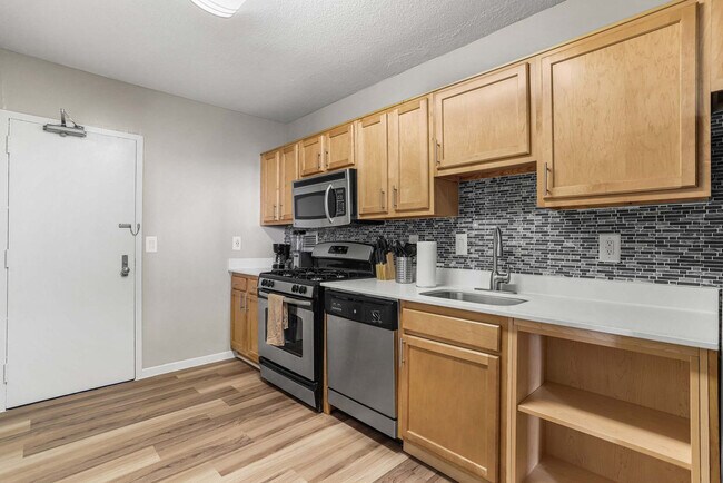 Building Photo - 1201 S Bell St