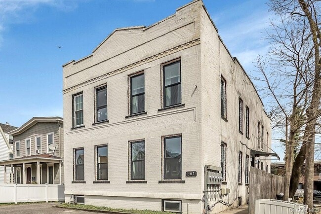 Building Photo - 107 N Forest Ave
