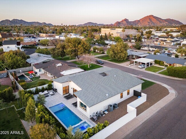 Building Photo - 4002 N 33rd Pl