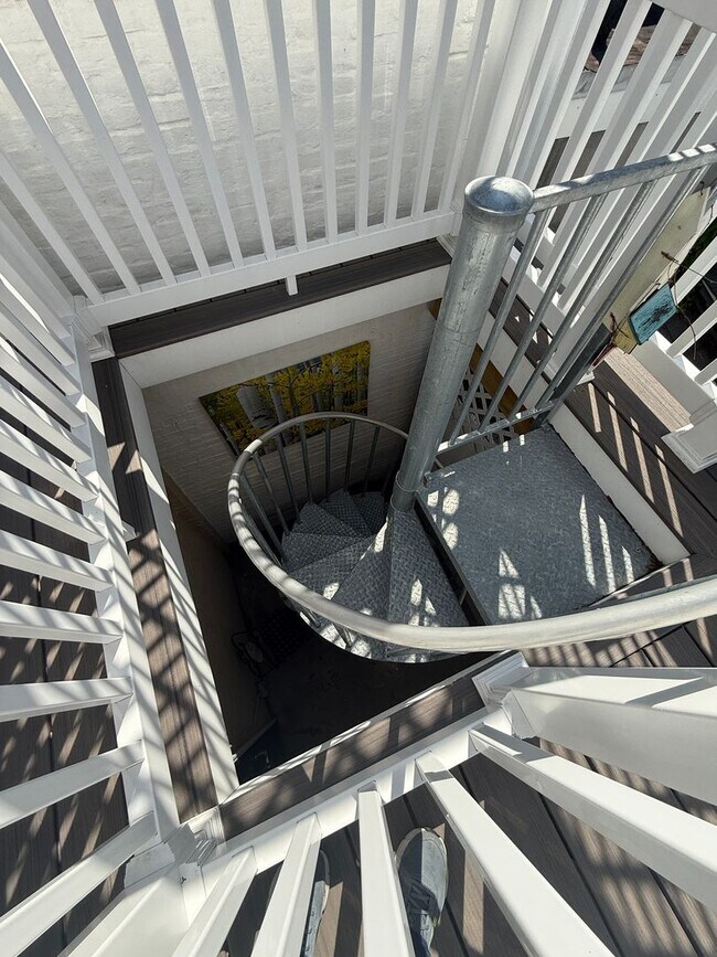 Building Photo - 2013 Fleet St