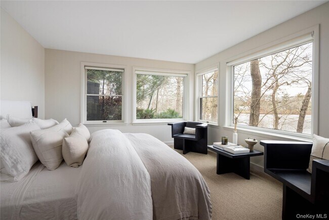 Building Photo - 15 Lake View Ct