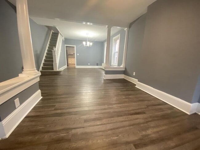 Building Photo - 220 E Marshall St