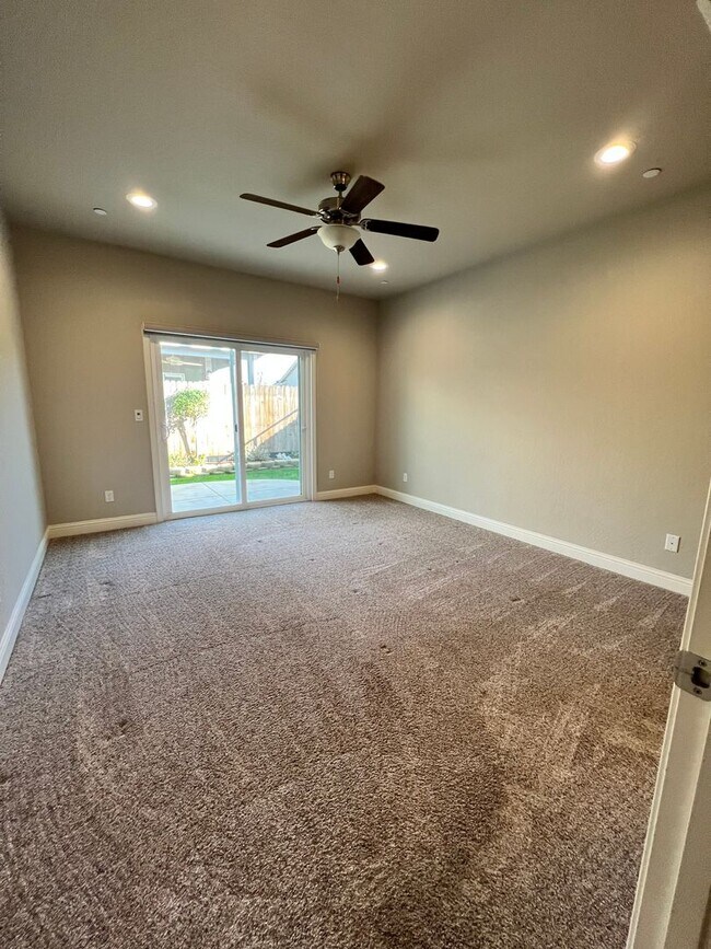 Building Photo - Charming and Elegant Home in Clovis District