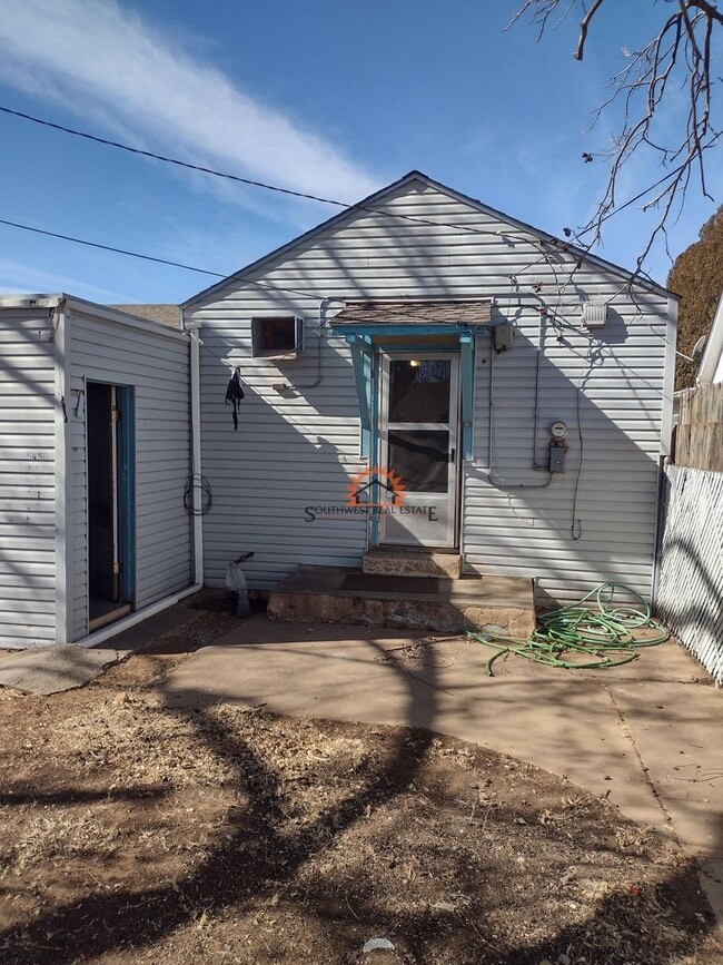 Building Photo - 901 Sheldon St