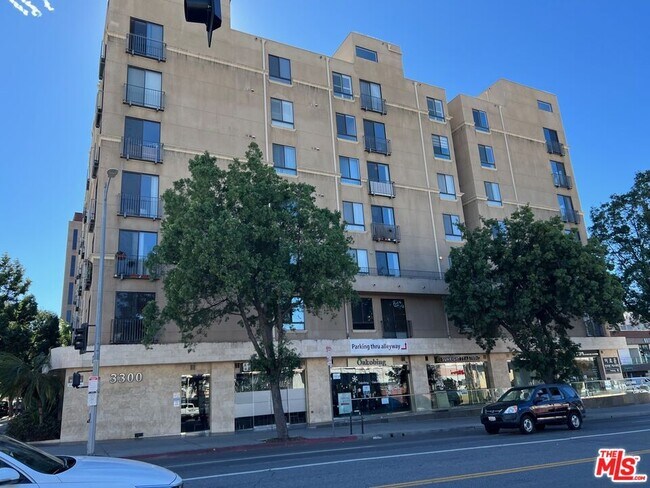 Building Photo - 625 S Berendo St
