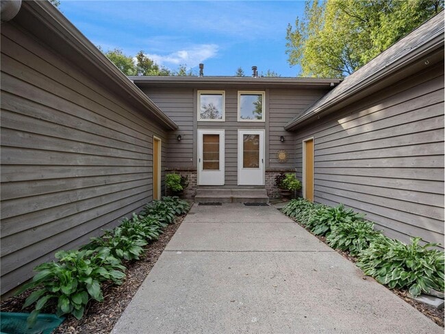 Building Photo - 5535 Lindsay St