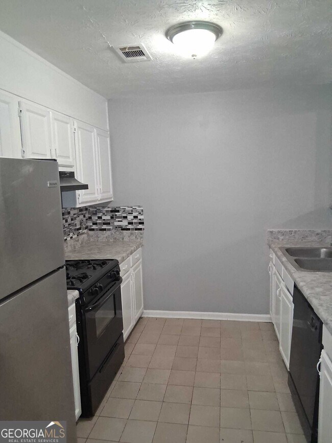 Building Photo - 2798 Country Ct SE