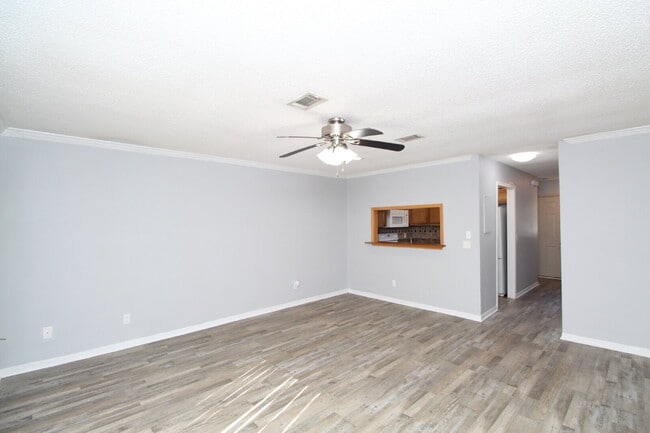 Building Photo - Move-In Ready Townhome in Foxborough with ...