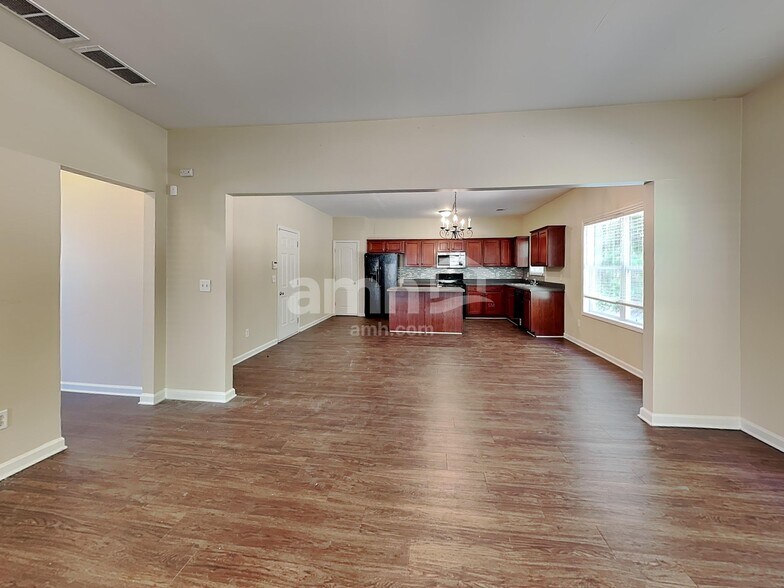 Building Photo - 5232 Lexmark Cir SW
