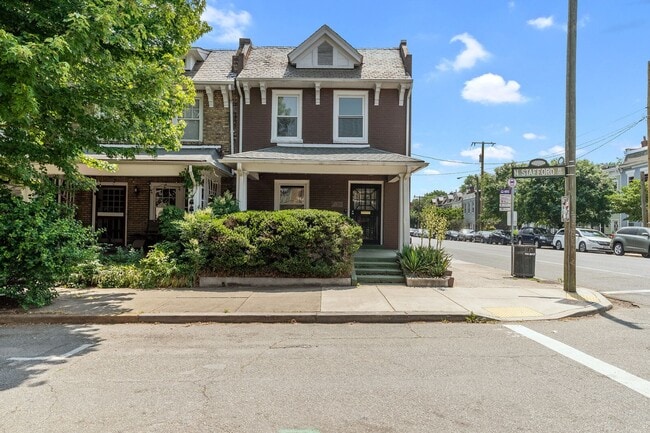 Building Photo - Classic Fan Rowhome for Lease