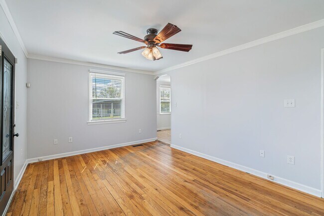 Building Photo - 3701 Vera Dr