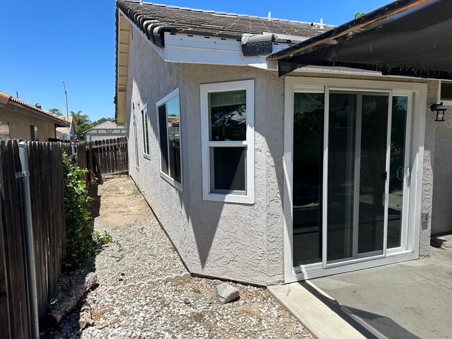 Building Photo - 2257 Carnation Ave