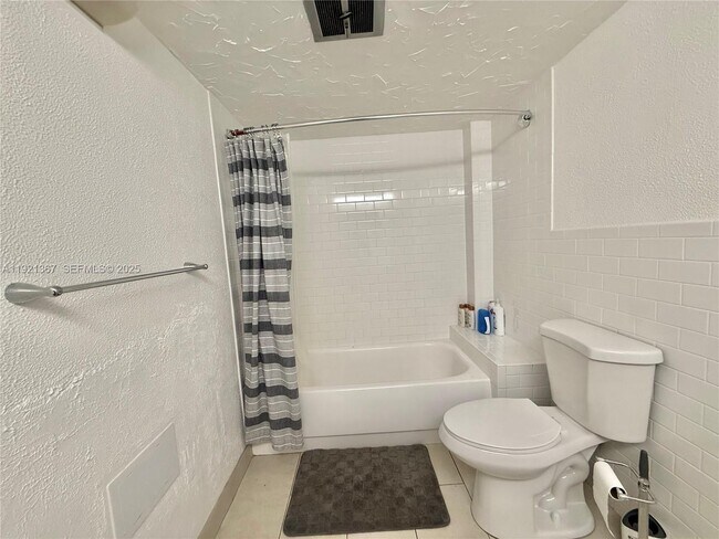 Building Photo - 1670 NE 191st St