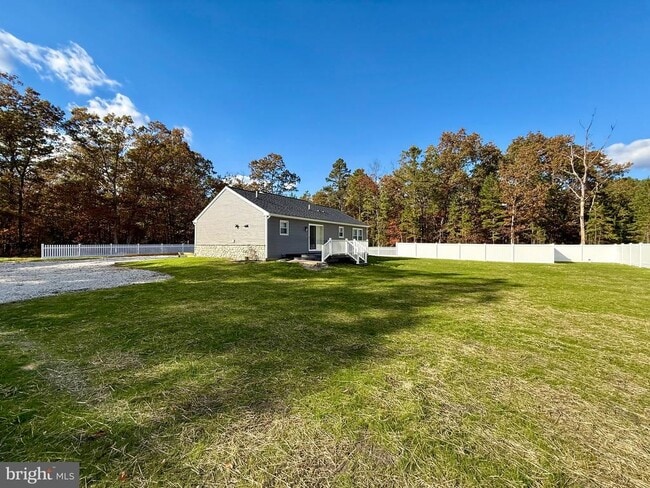 Building Photo - 801 6th Rd