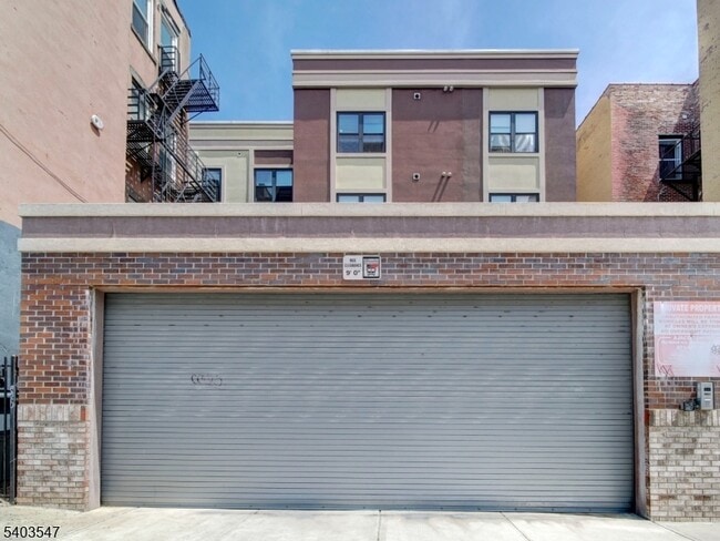 Building Photo - 90 Clinton Ave