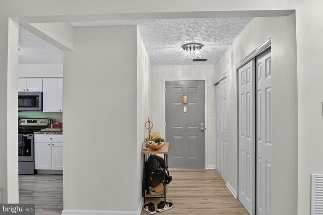 Building Photo - 6929 Clearwind Ct