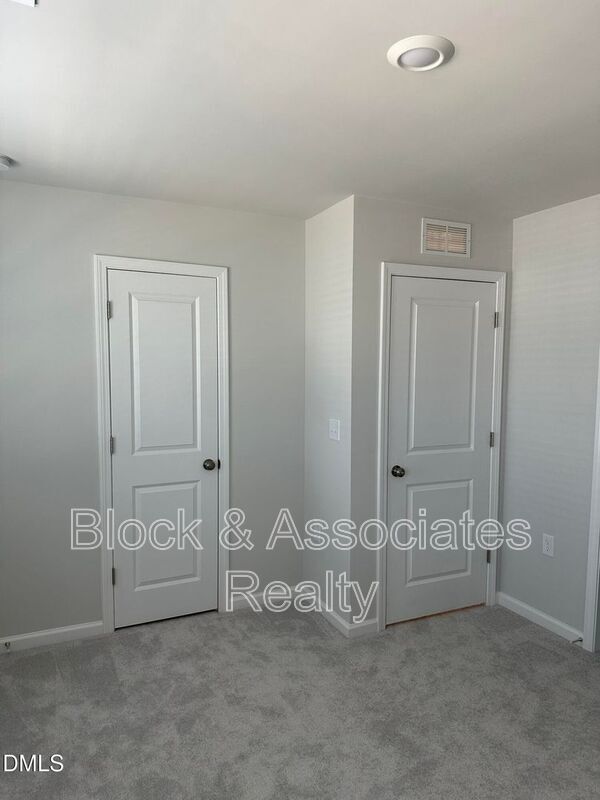 Building Photo - 608 Gimari Dr