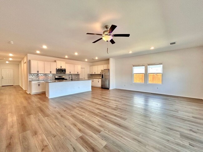 Building Photo - 208 Otter Rd