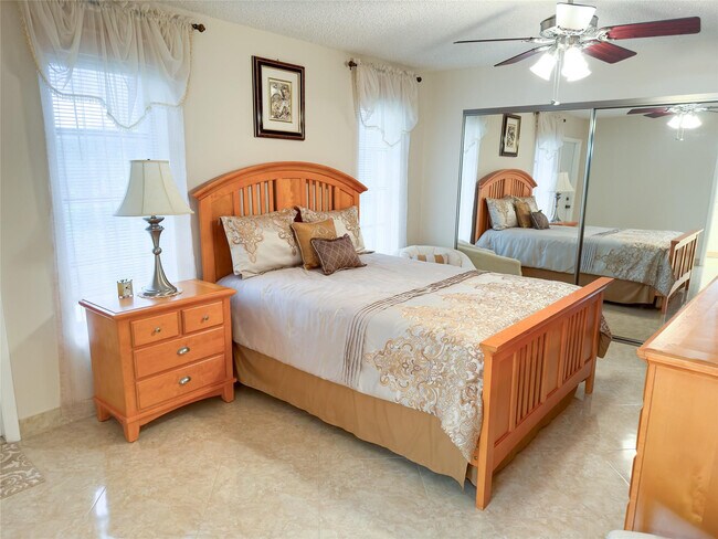 Building Photo - 4525 NW 3rd Ct