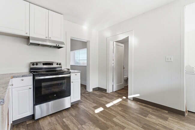 Building Photo - 5020 SE 92nd Ave