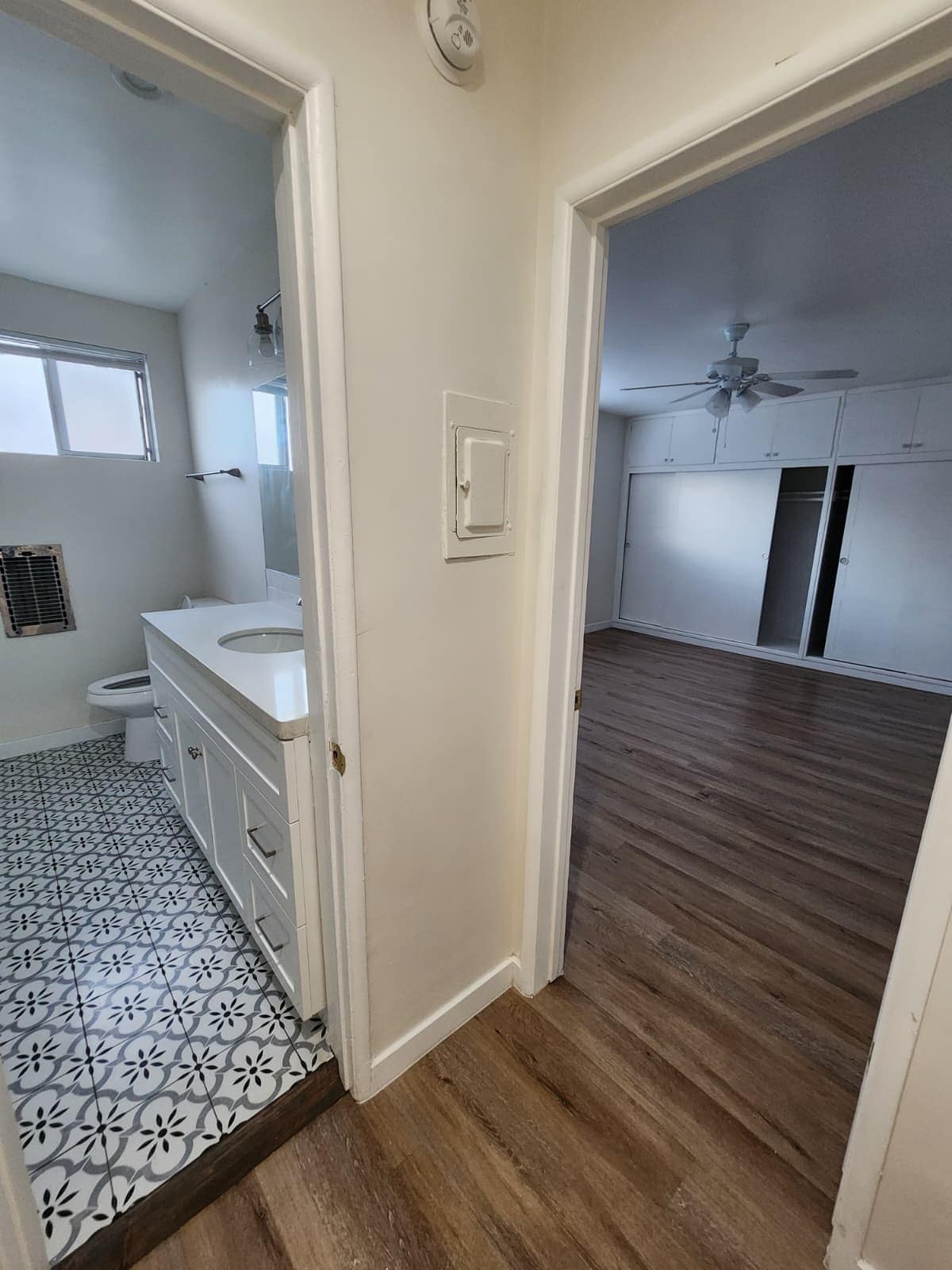 Building Photo - 1414 S Orange Grove Ave