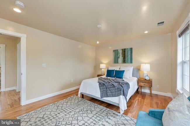 Building Photo - 2231 Otis St NE