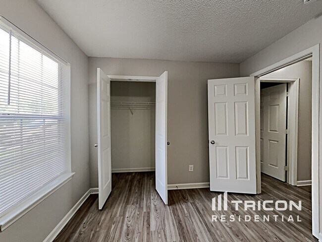 Building Photo - 356 Cedarcroft Dr
