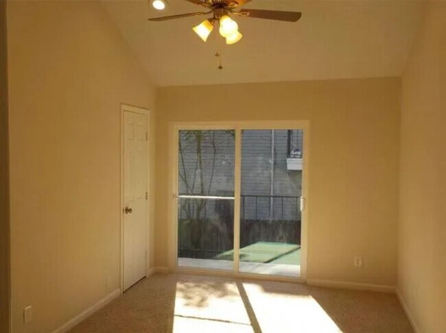 Building Photo - 7152 Fair Oaks Ave