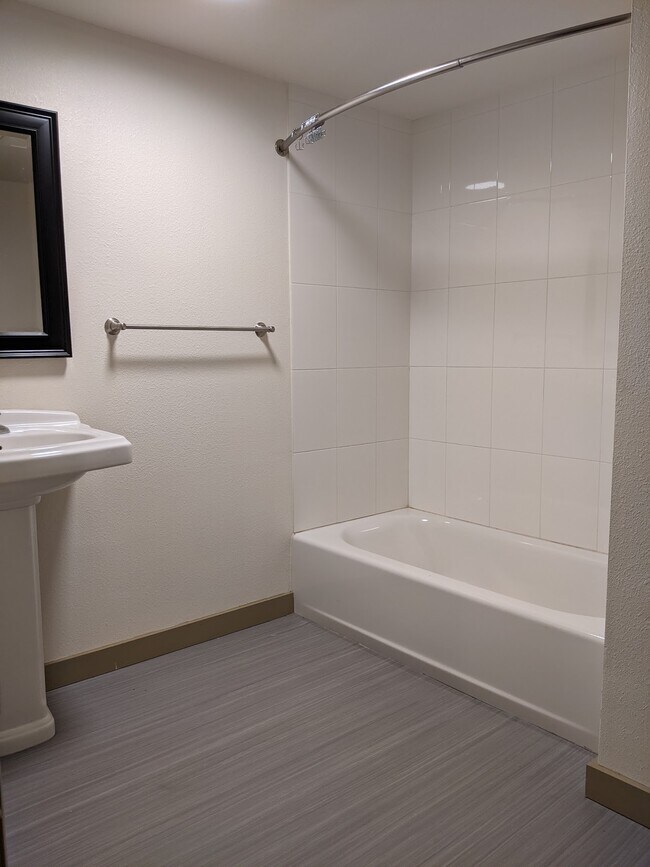 Building Photo - 205 SE Grand Ave