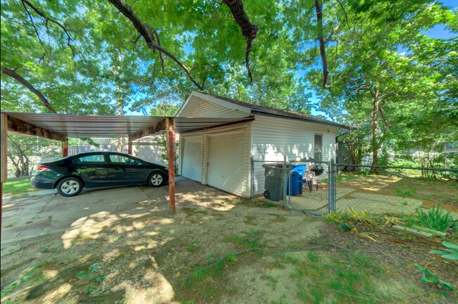 Building Photo - 368 S Zunis Ave