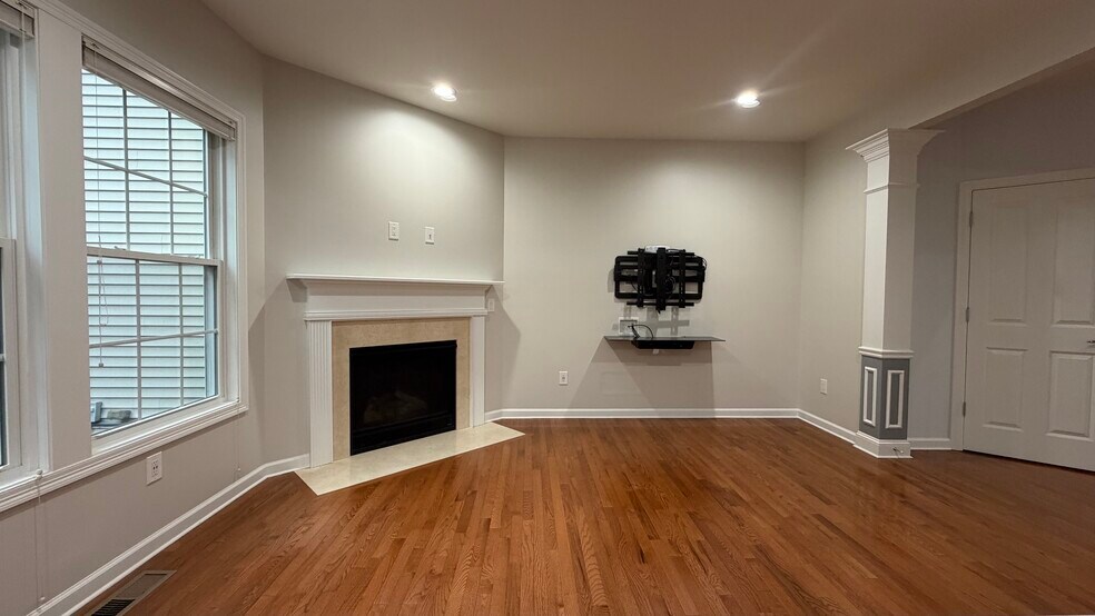 Building Photo - 281 Sterling Dr