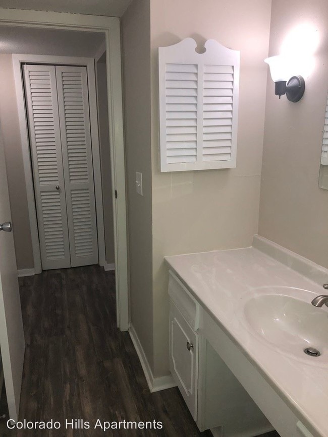 Interior Photo - Colorado Hills
