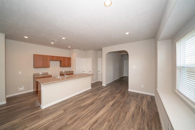 Building Photo - 9514 Yellow Rose Dr