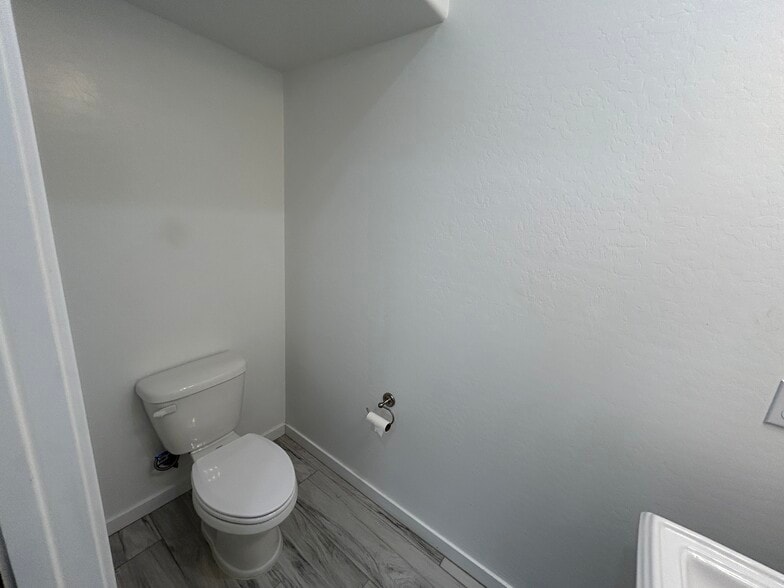 Building Photo - 4146 S Columbus Dr