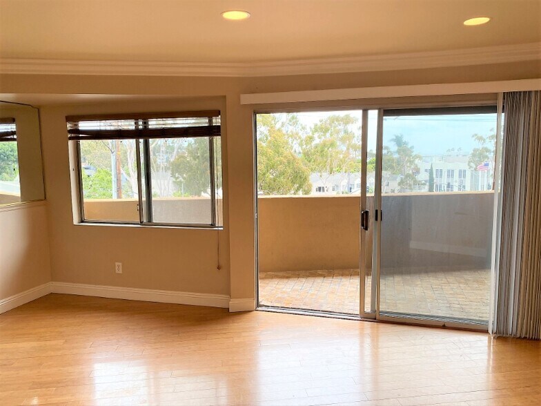 Building Photo - 100 Cliff Dr