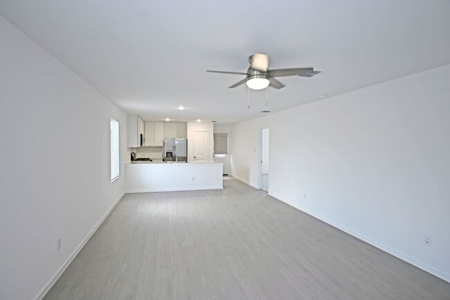 Building Photo - 462 River Run Wy