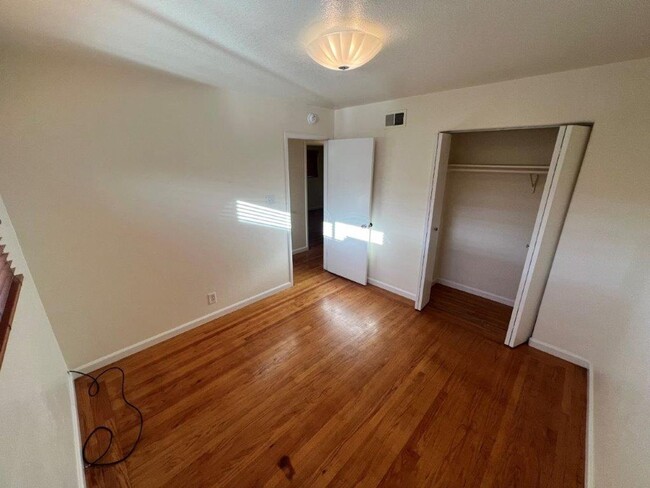 Building Photo - Nor Cal Realty Inc, - 2 BD 2 BTH Single fa...